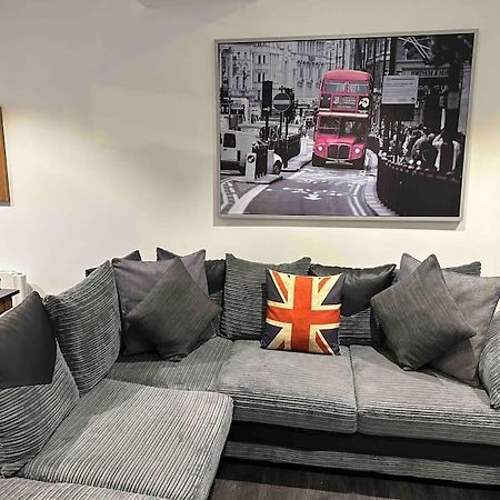 דירות Cheam Stunning Flat With Parking Free Near Sutton Station מראה חיצוני תמונה
