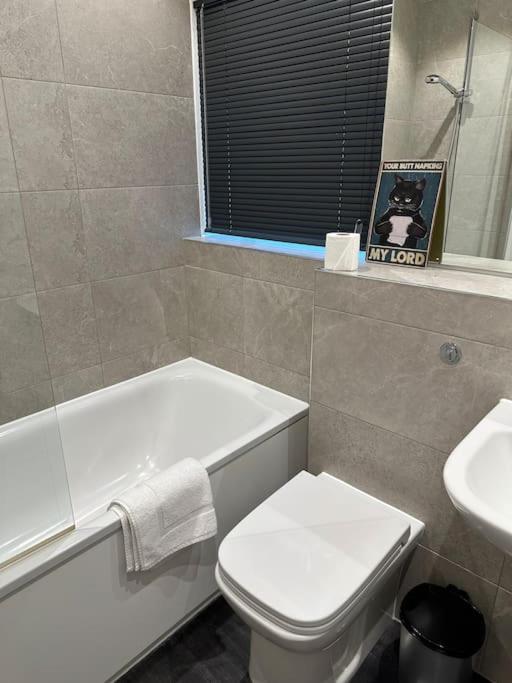 דירות Cheam Stunning Flat With Parking Free Near Sutton Station מראה חיצוני תמונה
