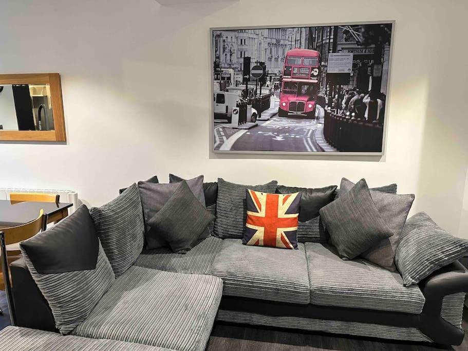 דירות Cheam Stunning Flat With Parking Free Near Sutton Station מראה חיצוני תמונה