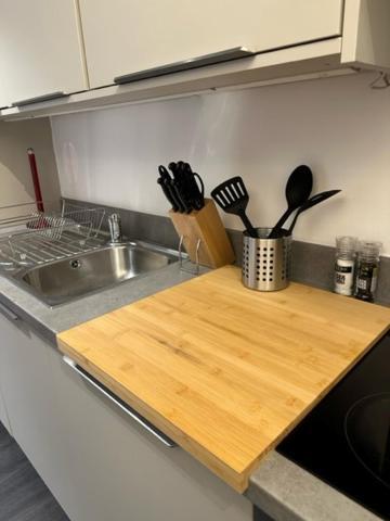 דירות Cheam Stunning Flat With Parking Free Near Sutton Station מראה חיצוני תמונה