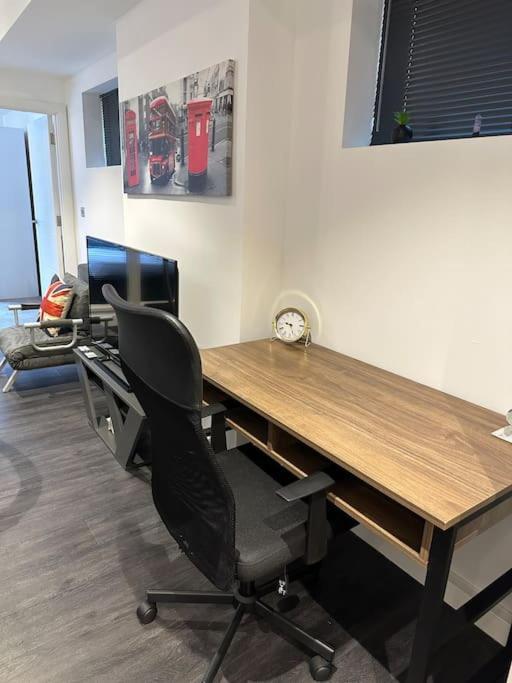 דירות Cheam Stunning Flat With Parking Free Near Sutton Station מראה חיצוני תמונה