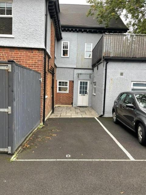 דירות Cheam Stunning Flat With Parking Free Near Sutton Station מראה חיצוני תמונה