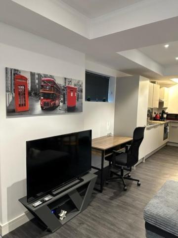 דירות Cheam Stunning Flat With Parking Free Near Sutton Station מראה חיצוני תמונה